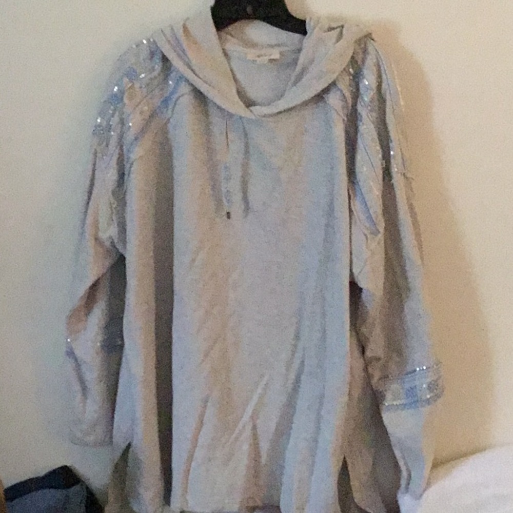 Gray and white sweatshirt